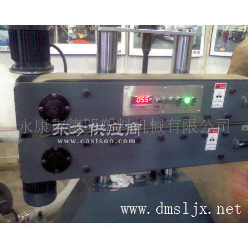 牽引機(jī)廠家直銷 德明塑料機(jī)械安全放心 履帶牽引機(jī)廠家直銷圖片